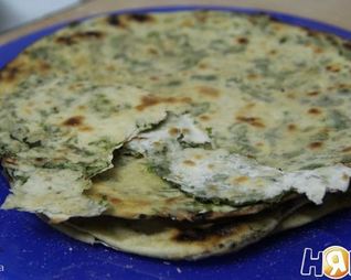 Постные лепешки с зеленым луком