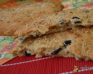 Пряная фокачча с маслинами