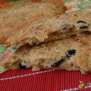 Пряная фокачча с маслинами