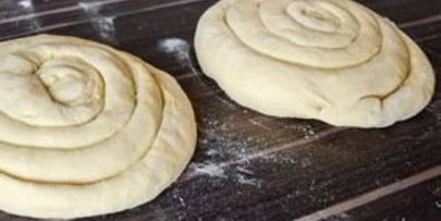 слоеные лепешки на сковороде