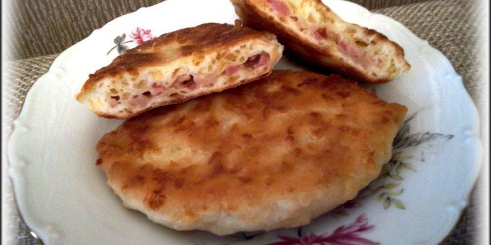 Рецепт сырные лепешки с ветчиной за 15 минут