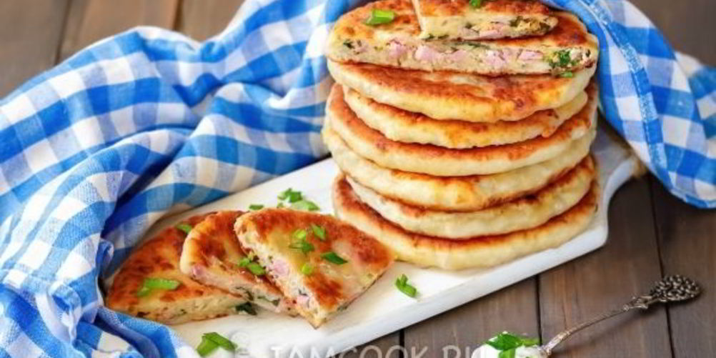 Рецепт сырные лепешки с ветчиной