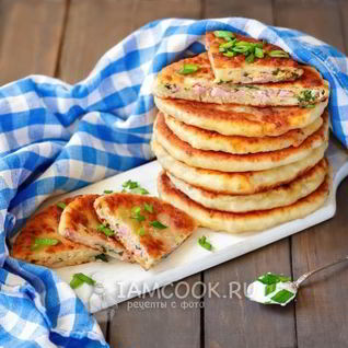 Сырные лепешки с ветчиной