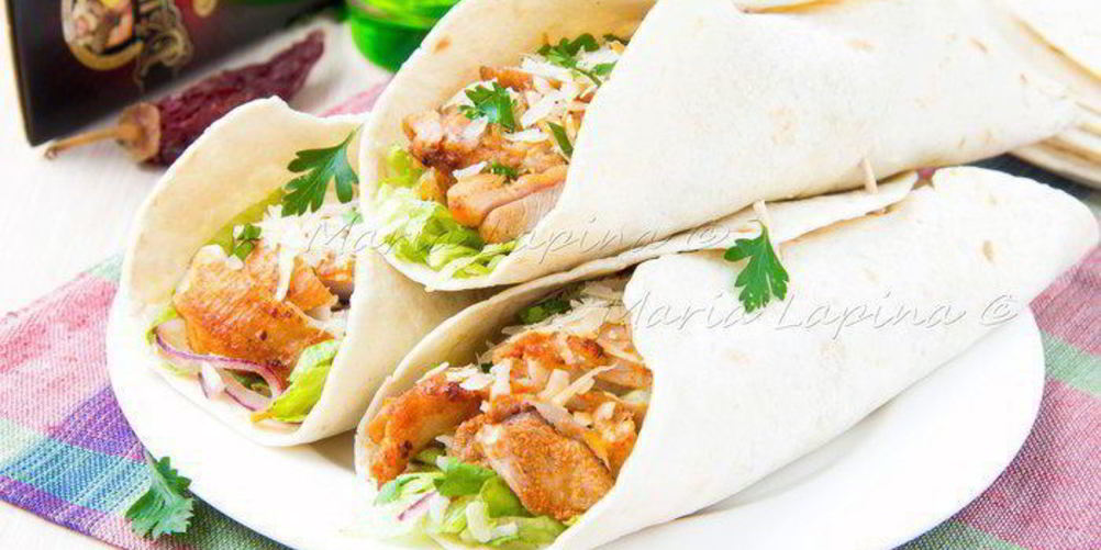 Рецепт тортильи с острой курицей, овощами и сыром джюгас