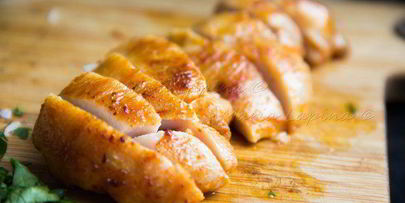 тортильи с острой курицей, овощами и сыром джюгас