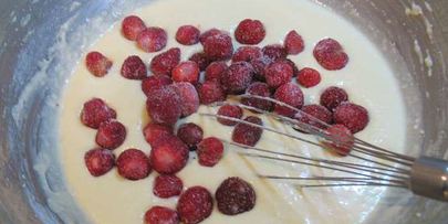 клубнично-кокосовые маффины со сливочным кремом