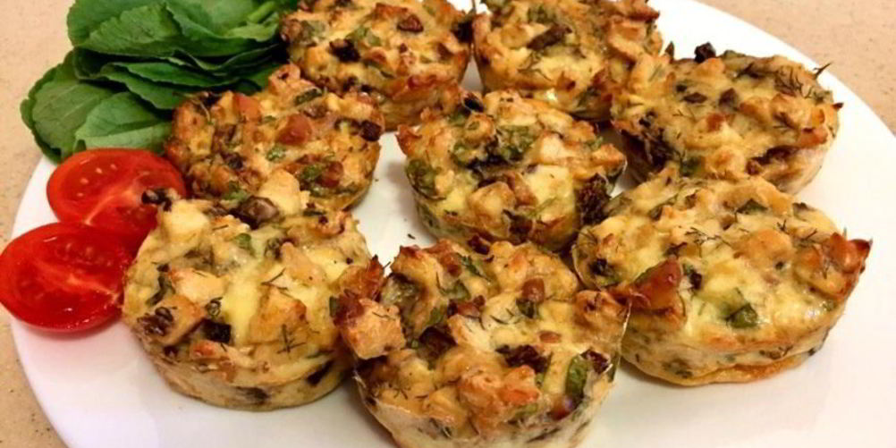 Рецепт куриные маффины с грибами и копченым сыром