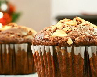 Маффины из горького шоколада с фундуком и фисташками