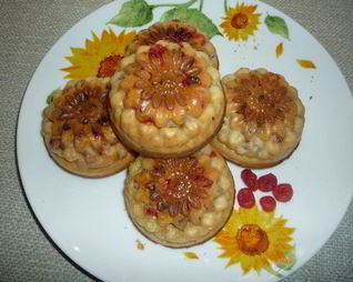 Маффины с изюмом и вишней