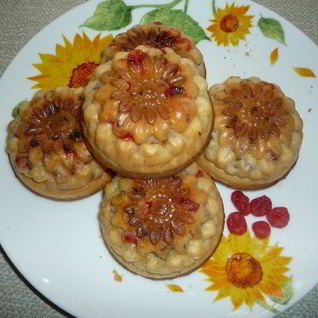 Маффины с изюмом и вишней