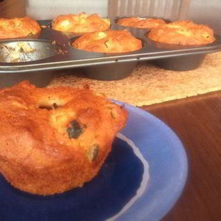 Маффины с цукини, сыром и помидорами черри