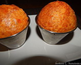 Маффины с запеченными томатами и сыром