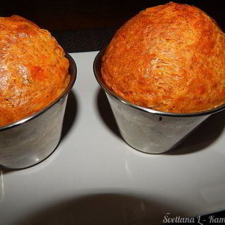 Маффины с запеченными томатами и сыром