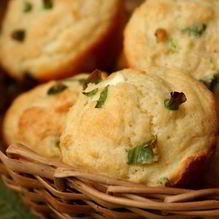 Рецепт Маффины с зеленым луком и козьим сыром