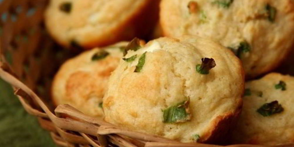 Рецепт маффины с зеленым луком и козьим сыром