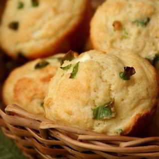 Маффины с зеленым луком и козьим сыром