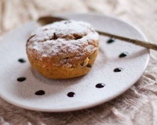 Морковные маффины с изюмом и орехами