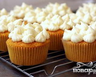 Морковные маффины со сливочной глазурью