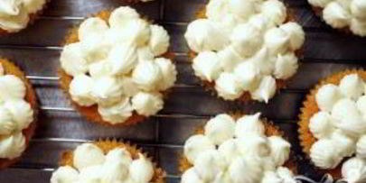 морковные маффины со сливочной глазурью