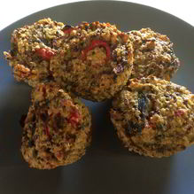 Рецепт Овощные маффины из киноа с копченым лососем