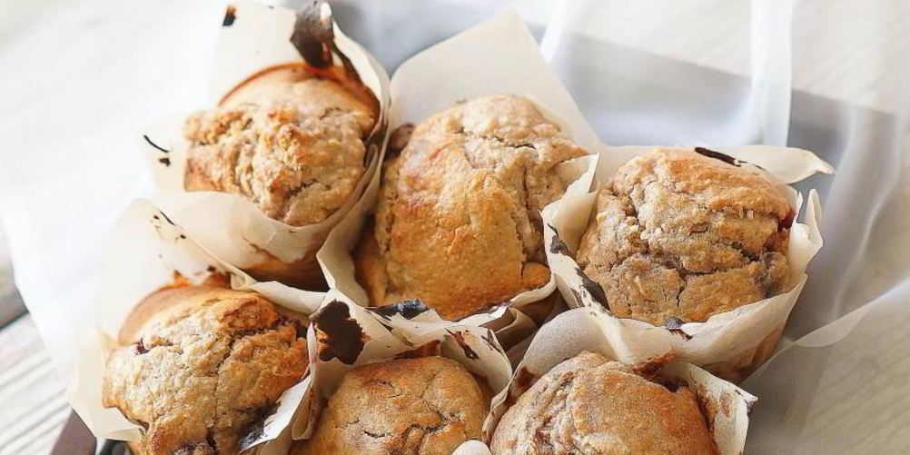 Рецепт овсяные маффины с вишней и кокосом