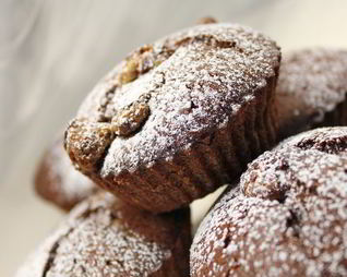 Шоколадные маффины с халвой