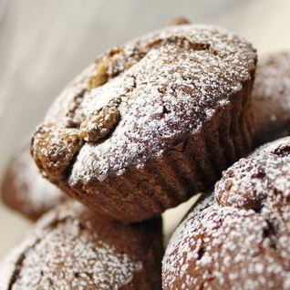 Шоколадные маффины с халвой