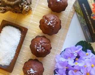 Шоколадные маффины с кокосом