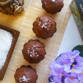 Шоколадные маффины с кокосом