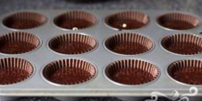 шоколадные маффины со сливками и вишней