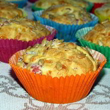 Рецепт Сырные маффины с копченым мясом и семечками