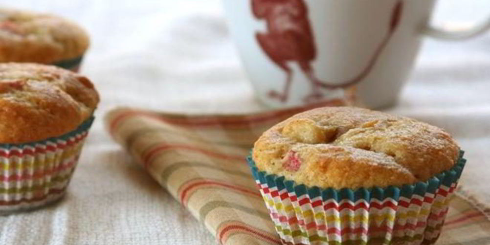 Рецепт утренние маффины с ревенем