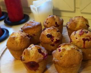 Ванильные маффины с клюквой на молоке