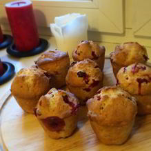 Рецепт Ванильные маффины с клюквой на молоке