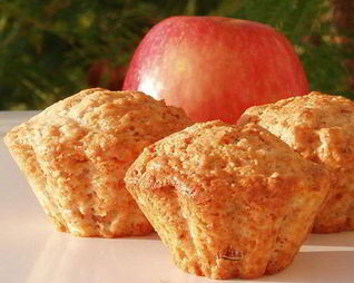 Яблочные маффины с орехами и корицей