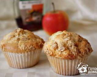 Яблочные маффины с овсяной посыпкой