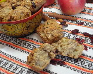 Яблочные маффины с вишней