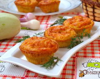Закусочные маффины с кабачком и сыром
