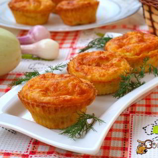 Закусочные маффины с кабачком и сыром
