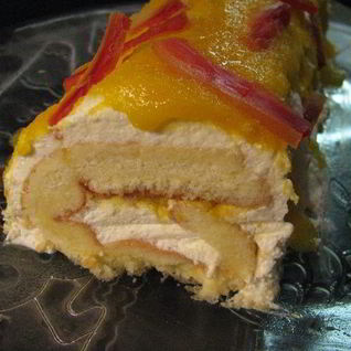 Мангово-творожный рулет