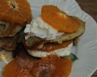 Ароматные оладьи с маком и мандаринами