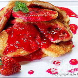 Бисквитные оладьи с ягодами