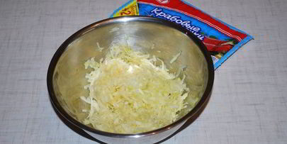 диетические оладьи с крабовыми палочками