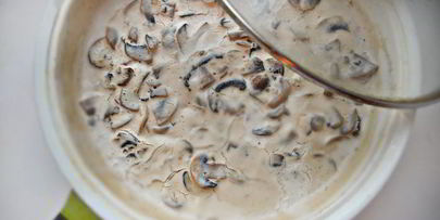 гречневые оладьи с грибным соусом