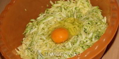 кабачковые оладьи с сыром и чесноком