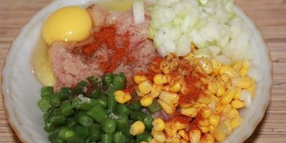 куриные оладьи с кукурузой и фасолью