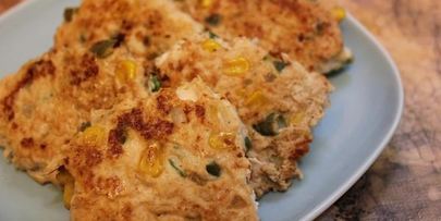 куриные оладьи с кукурузой и фасолью