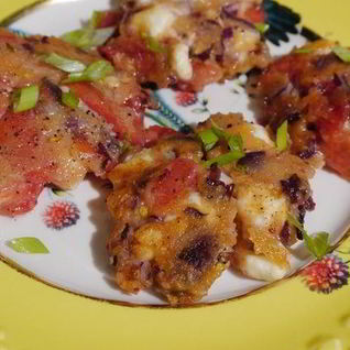 Оладушки с помидорами и сыром