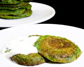 Оладьи из шпината и спаржи