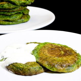 Оладьи из шпината и спаржи